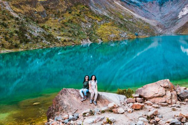 Conoce-la-Increible-Laguna-de-Aguas-Turquesas-de-Cusco-Laguna-Humantay