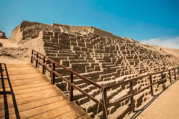 tour-visita-guiada-huaca-pucllana-lima_2-1